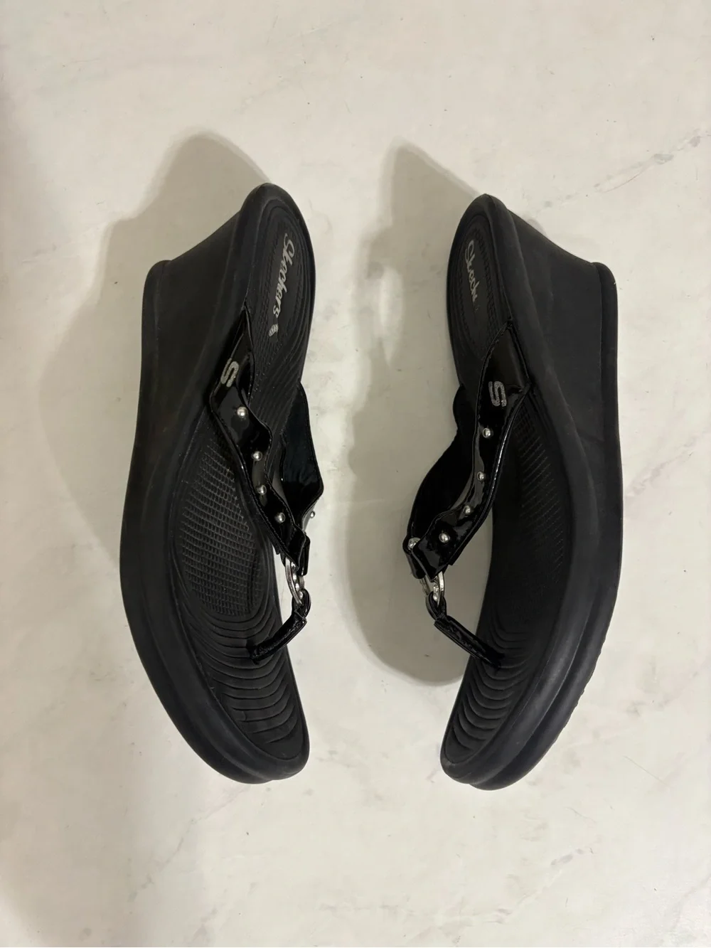 Skechers Size 7 Black Kitty Wedge Flip Flops Y2K Preppy Travel Vacation